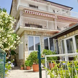 Apartman And Vinko Matic, Rab Town
